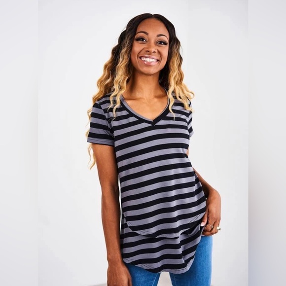 2 Latched Mama striped boyfriend nursing tees - Picture 7 of 8